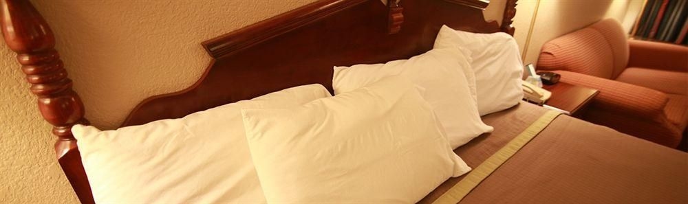 Travelers Inn and Suites Memphis0