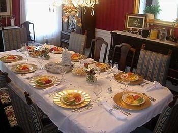 Fuquay Mineral Spring Inn & Garden4