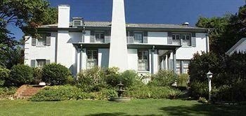 Fuquay Mineral Spring Inn & Garden2