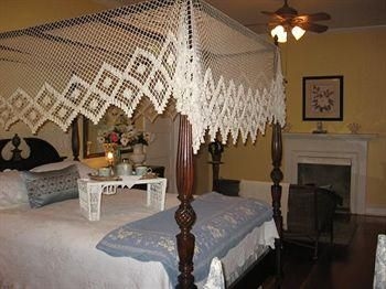 Magnolia Cottage Bed and Breakfast2