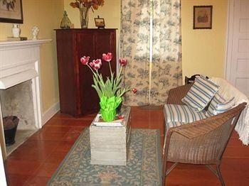 Magnolia Cottage Bed and Breakfast1