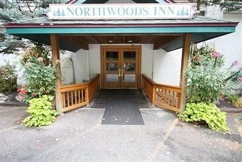 โรงแรมแกรนด์ อาดิรอนแดค - เลคพลาซิด - เครือโรงแรมท (Northwoods Inn)1