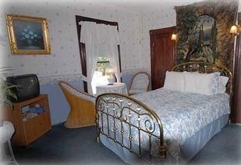 The Lion & the Rose B&B1