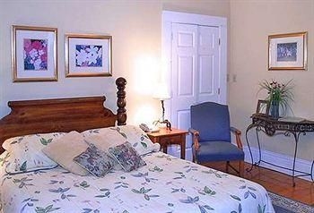 Highland Lake Inn1