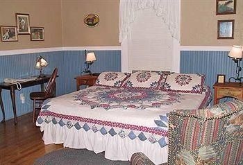 Highland Lake Inn2