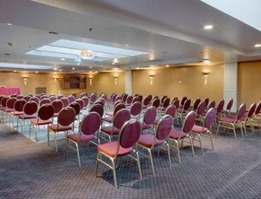University Hotel & Suites4
