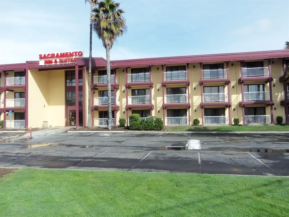 Sacramento Inn and Suites1