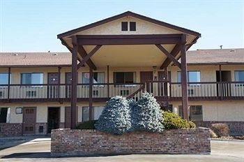 Cedars Inn Ellensburg1
