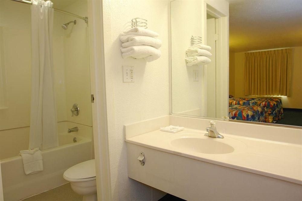 Motel 6 Baltimore West1