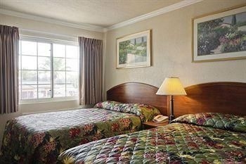 Americas Best Value Inn & Suites0