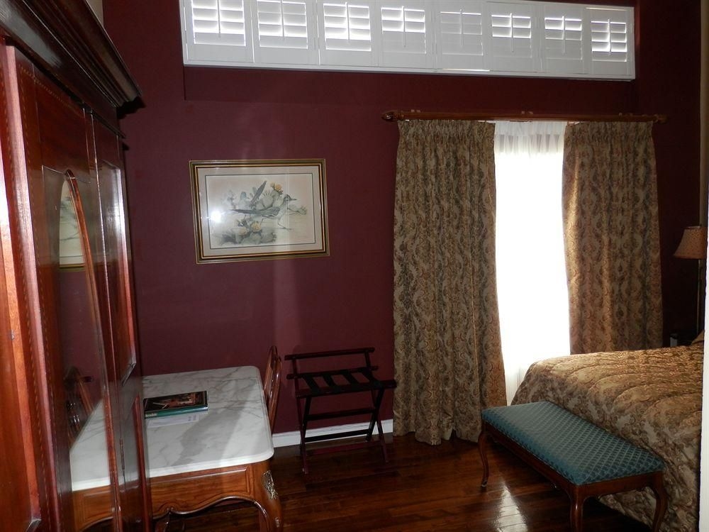 GasLight Inn3