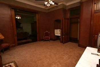 Mosheim Mansion2