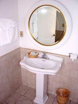 Ocean Breeze Inn3