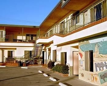 Ocean Breeze Inn2