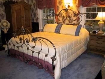 Julia's Bed & Breakfast2