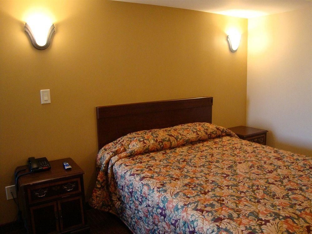 Oasis Motel in Brooklyn4