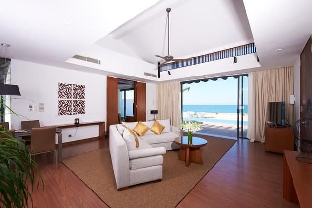 VILLA OCEAN FRONT KING BED