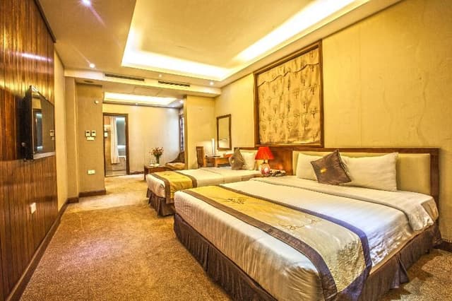 FAMILY ROOM TWO BEDS