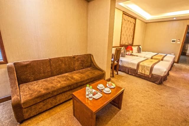 FAMILY ROOM TWO BEDS