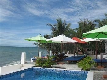 Ocean Front Hotel0