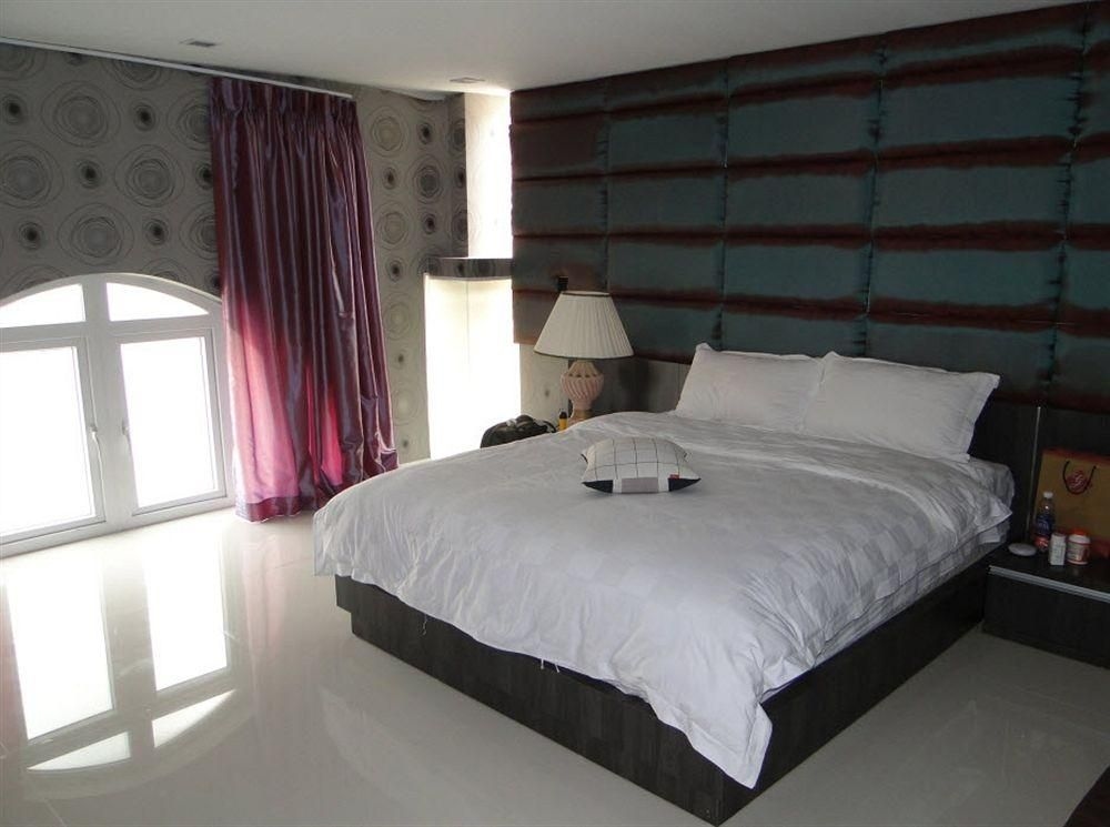 Palms Garden Saigon Apartment & Hotel1