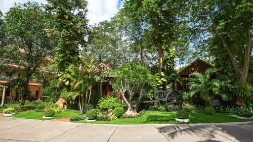 Bungalow with Garden View
