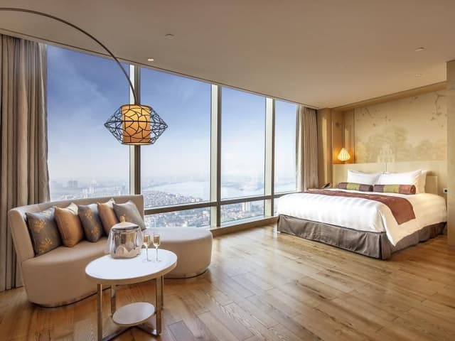 JUNIOR SUITE KING SIZE BED