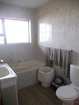 Arch Rock Seaside Accommodation4