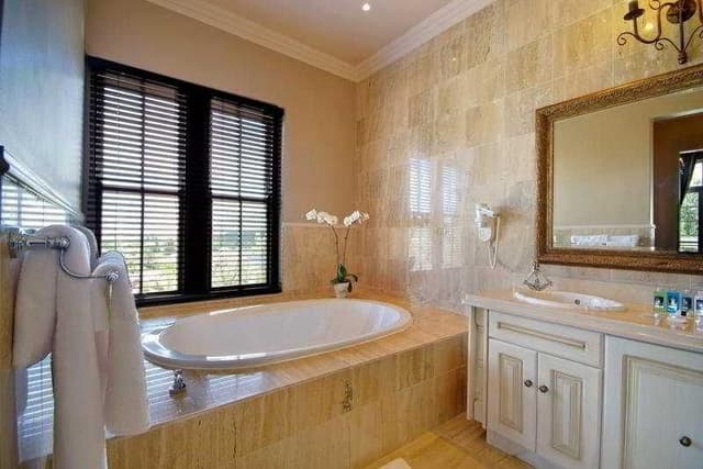SUITE KING SIZE BED