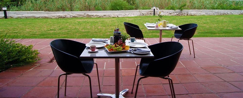 Island Hotel4