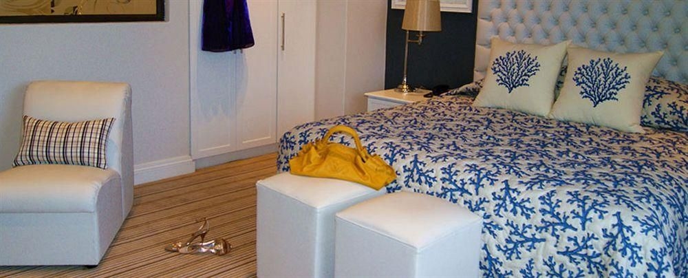 Island Hotel3