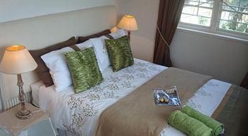 Tudor House Inn2