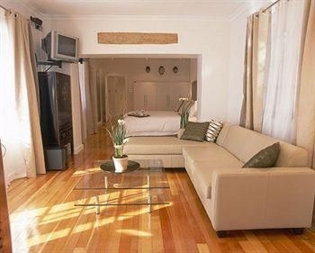 Villa Honeywood Guest House1