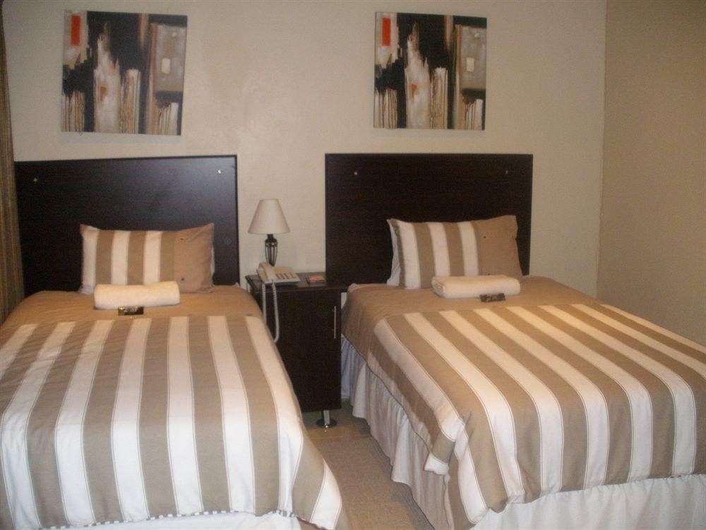 Jay and Bee Guest House0