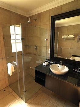 Shumba Valley Lodge2