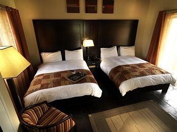Shumba Valley Lodge0