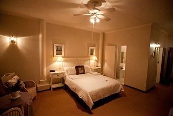 Lone Creek River Lodge2