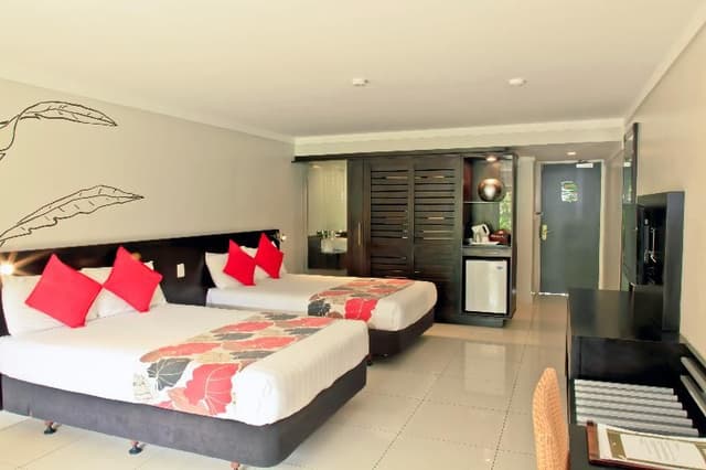 DOUBLE DELUXE KING BED