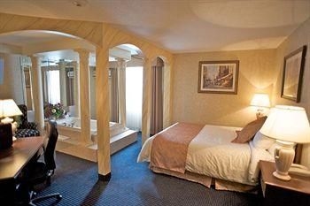 Monte Carlo Inn Airport Suites0
