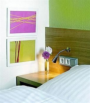 Business & Budget Hotel Tessin0