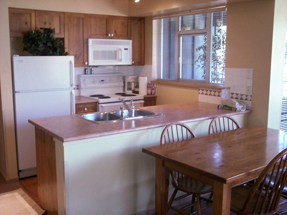 Town Plaza Suites2