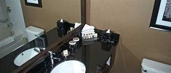 Sandman Signature Hotel & Resort Vancouver Airport1