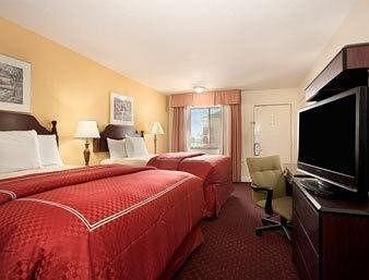 Days Inn Ottawa2