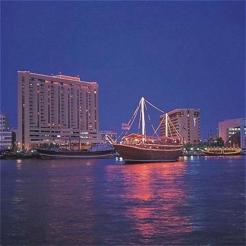 Radisson Blu Hotel Dubai Deira Creek0