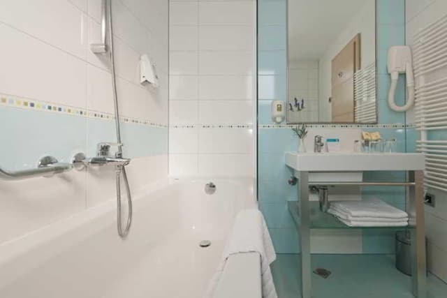 APARTMENT CAPACITY 4 ONE BEDROOM