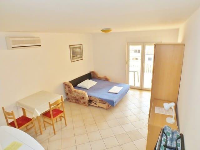 APARTMENT WITH KITCHENETTE