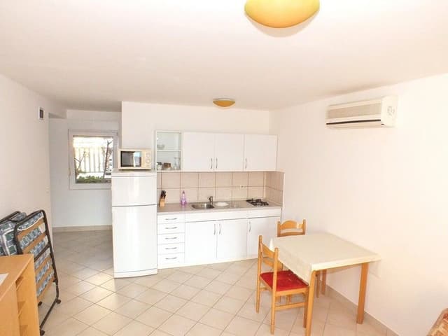 APARTMENT WITH KITCHENETTE