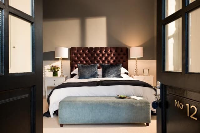 SINGLE LUXURY