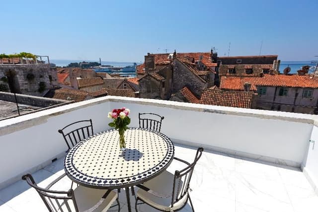 SUITE DELUXE SEA VIEW WITH BALCONY