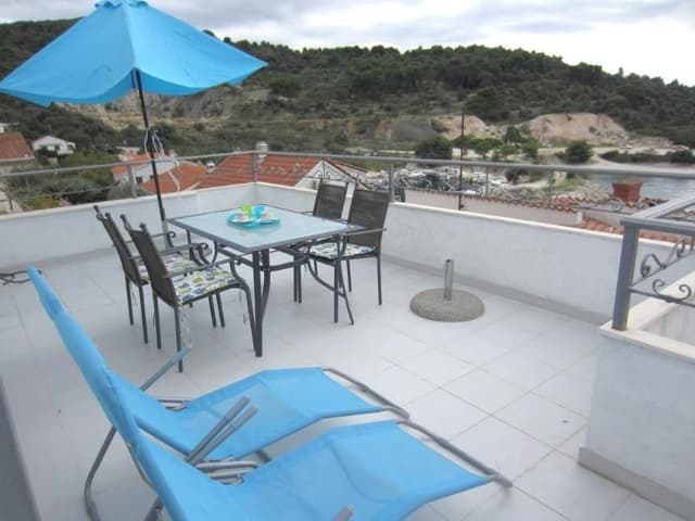 APARTMENT CAPACITY 6 TWO BEDROOMS